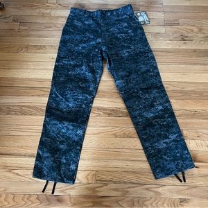 NWT ROTHCO BDU Camo Pants. Size M (31 x 35)